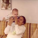 בן חצי שנה עם סבתא עליזה