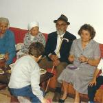 בן 10 - מימין לשמאל - סיון,סבתא פנינה, סבא-רבה מנחם לוי, סבתא-רבה-מרים, רחל אחות של מרים